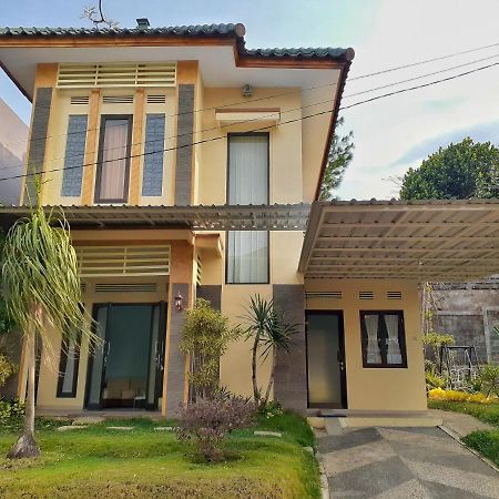Villa 3 Bedroom Edelweis No. 7 Near Museum Angkut Бату Экстерьер фото